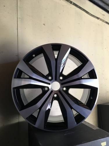 Продам комплект новых оригинальных дисков VW Tarragona r20