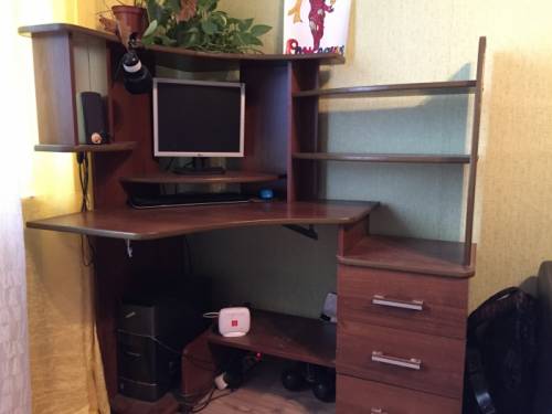 Продам компьютерный стол 