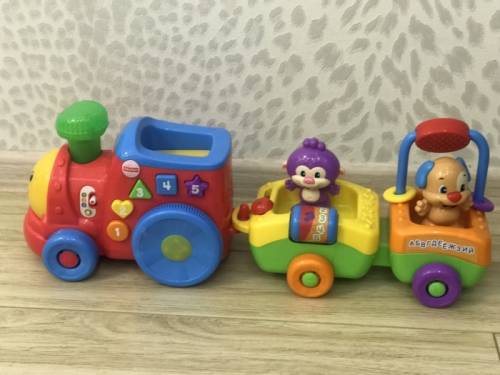 Интерактивный паровозик Fisher price 