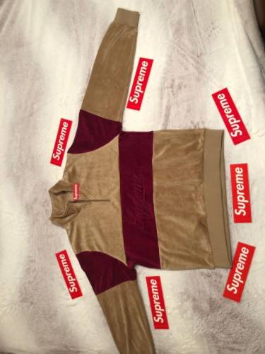 Продаю оригинальный костюм Supreme 