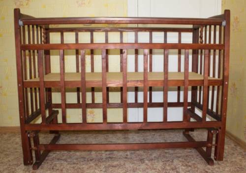 Продам детскую кроватку для новорожденных