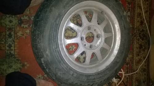 продам 4 покрышки на кованных дисках ваз R 13