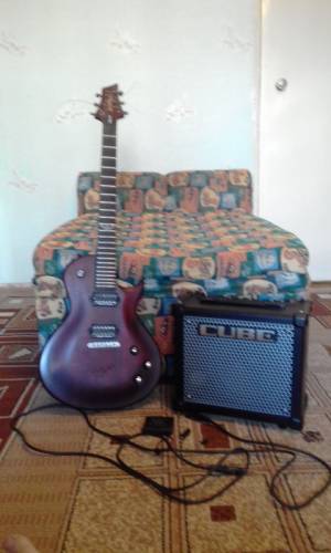 электрогитара Washburn PXL10WA и усилитель roland cube-10gx