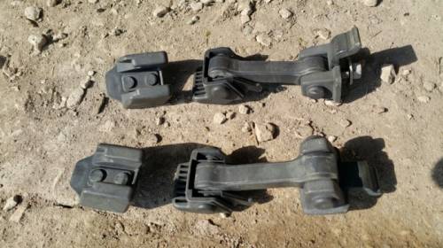 Кронштейны капота Jeep Wrangler 2007г