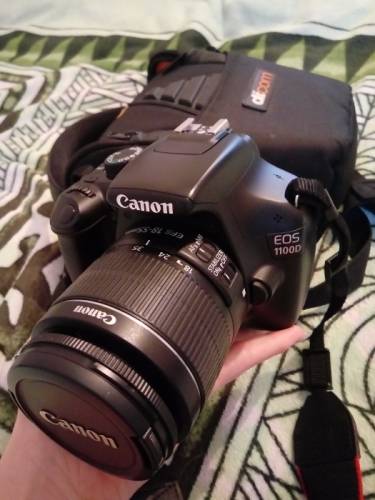 Зеркальный фотоаппарат Canon 1100D