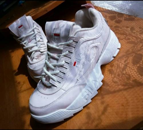 Продам новые кроссовки  Fila удобные для повседневного ношения