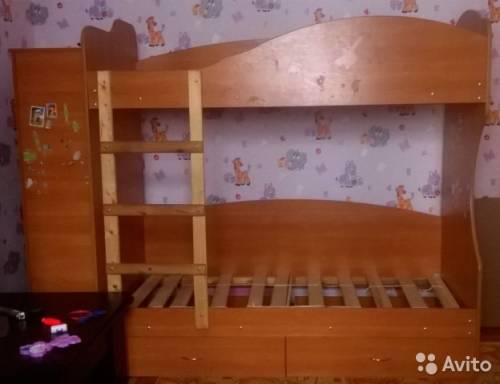 Двухъярусная кровать со шкафом 