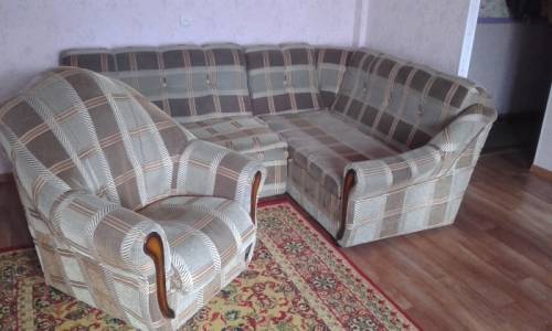 Угловой диван и кресло 