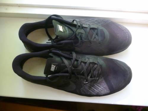 Продаю спортивные кроссовки Nike