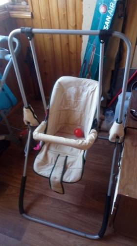 Продам детскую качельку