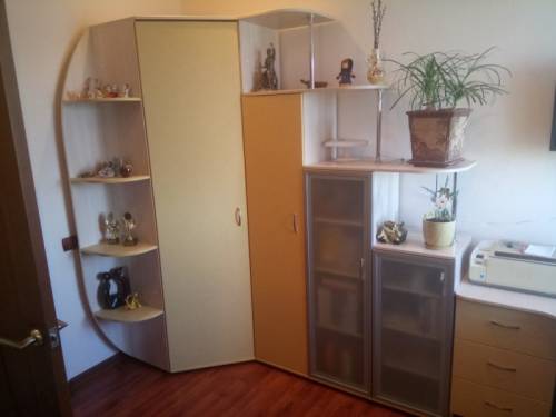 Мебель для школьника с компьютерным столом в отличном состоянии. 