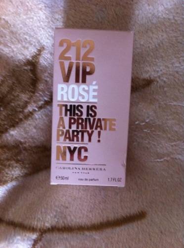Духи Carolina Herrera 212 VIP rose