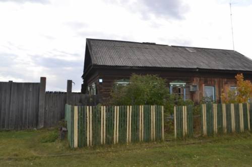 Продается 1/2 дома в п. Гадалей.