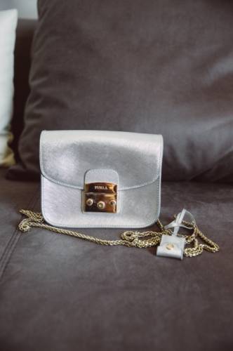 Серебристая сумка Furla