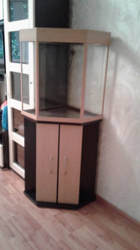 Продам угловой аквариум на 100 л