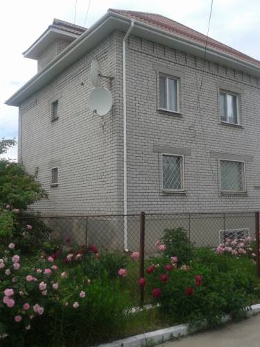 Продам или обмен (на 1-ком. в центре) 3-эт. кирпичный дом г. Кременчуг, Украина