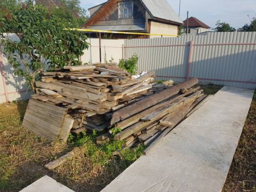 Дрова, доски, поленья 