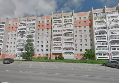 продам трехкомнатную квартиру