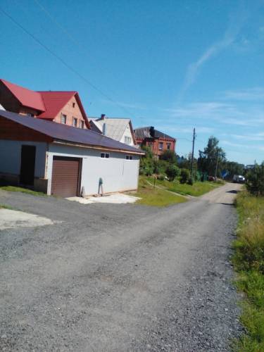 Продам 10 соток в п.Апрель. Коммуникации: дорога, свет, газ.