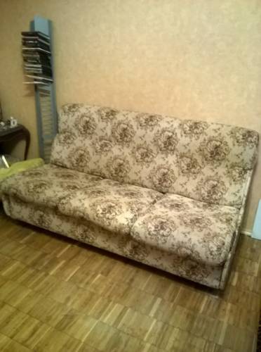 Продается диван б/у раздвижной, ширина спального места 170.