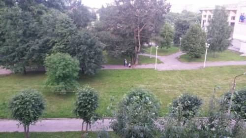 продается 2 к.кв в хорошем районе.