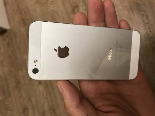 Продам б/у IPhone 5