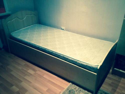 Продается кровать с матрацем