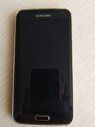Продаю телефон модели самсунг гелакси s5