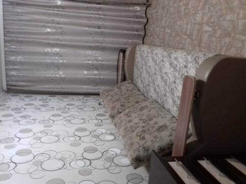 продам диван  б/у меньше года