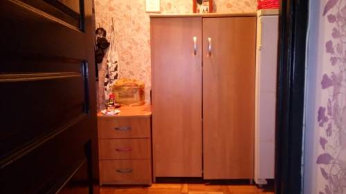 Продаётся комплект : шкаф и тумба