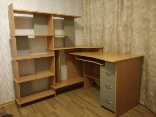 Стол компьютерный с книжными полками