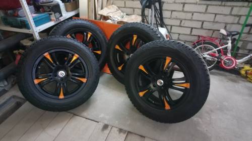  Шины 235Х65 R17 в комплекте или отдельно с дисками в отличном состоянии.