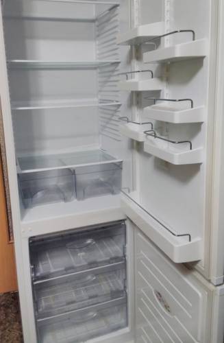 Продам Холодильник Атлант