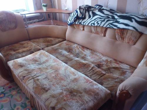 Продам угловой диван и кресло