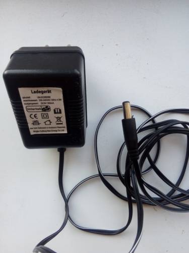  адаптер Ladegerat 230-240VAC 50Hz 4.5W.DC5V.300mA.