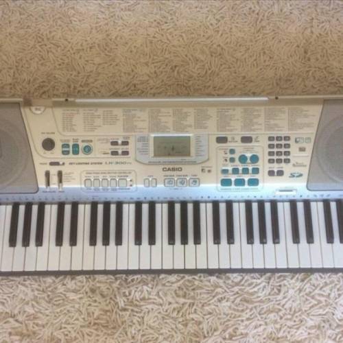 Синтезатор “Casio 100 tones“ 