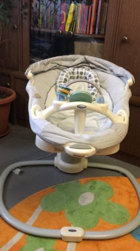 Продам укачивающий центр GRACO
