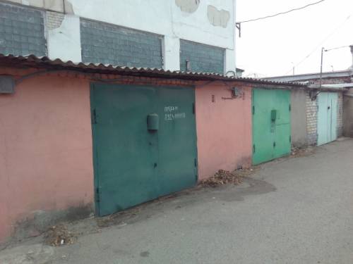 продам кирпичный  гараж