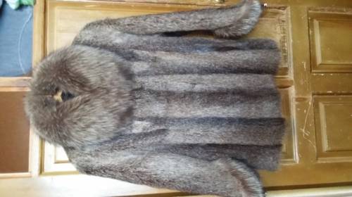 полушубок нутрия с воротником из чернобурки