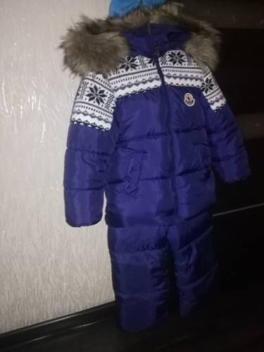 Продам зимний комбинезон Монклер