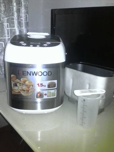 Продаю хлебопечь Kenwood BM 900