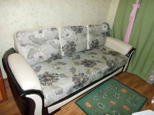 диван в хорошем состоянии, кожзам