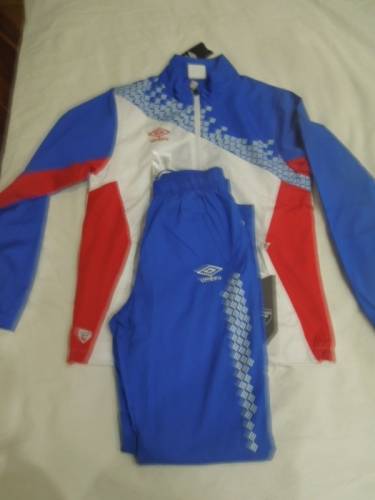 Продам спортивный костюм