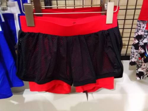 продаю Шорты Paris Mesh in Red