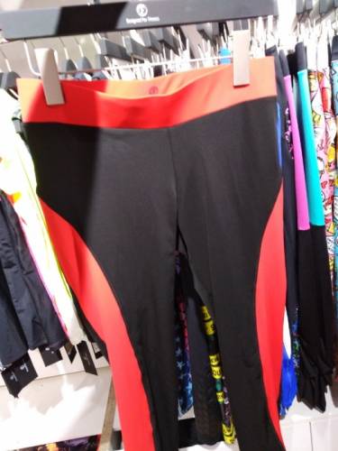 Продаю Легинсы Basic Red