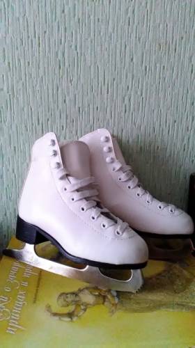Продам детские фигурные коньки