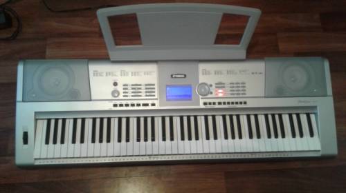 синтезатор Yamaha DGX 205