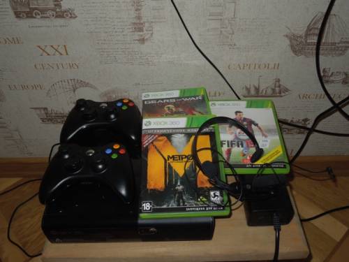 Xbox 360 500Gb 2 джойстика   3 игры