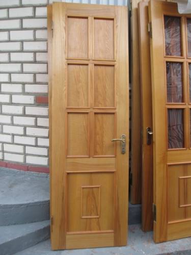 Двери из массива дуба