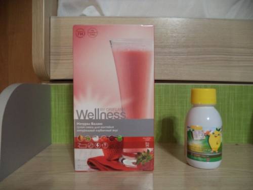 Коктейль Wellness клубничный вкус. 